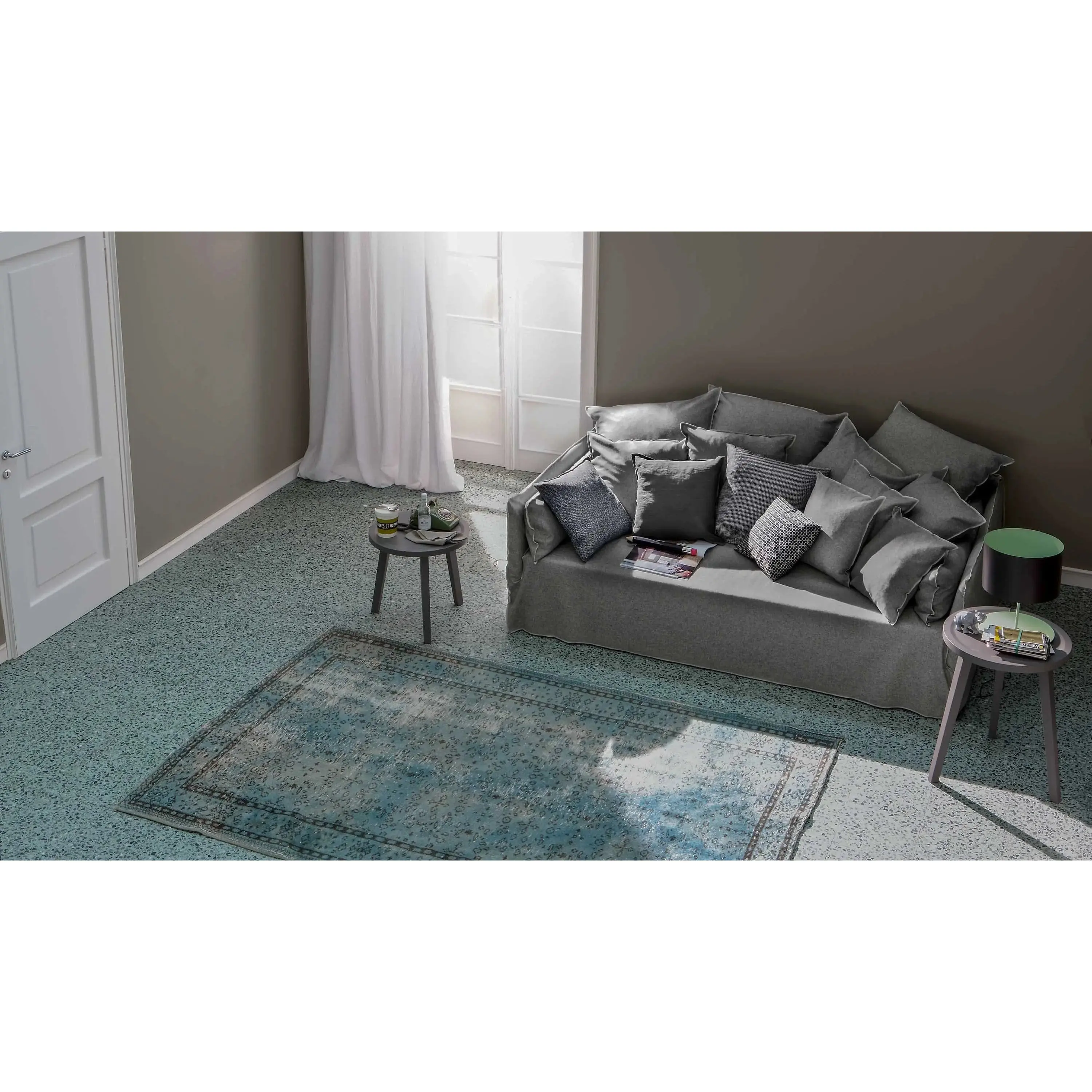 Ghost 16 - Sofa - Image 4