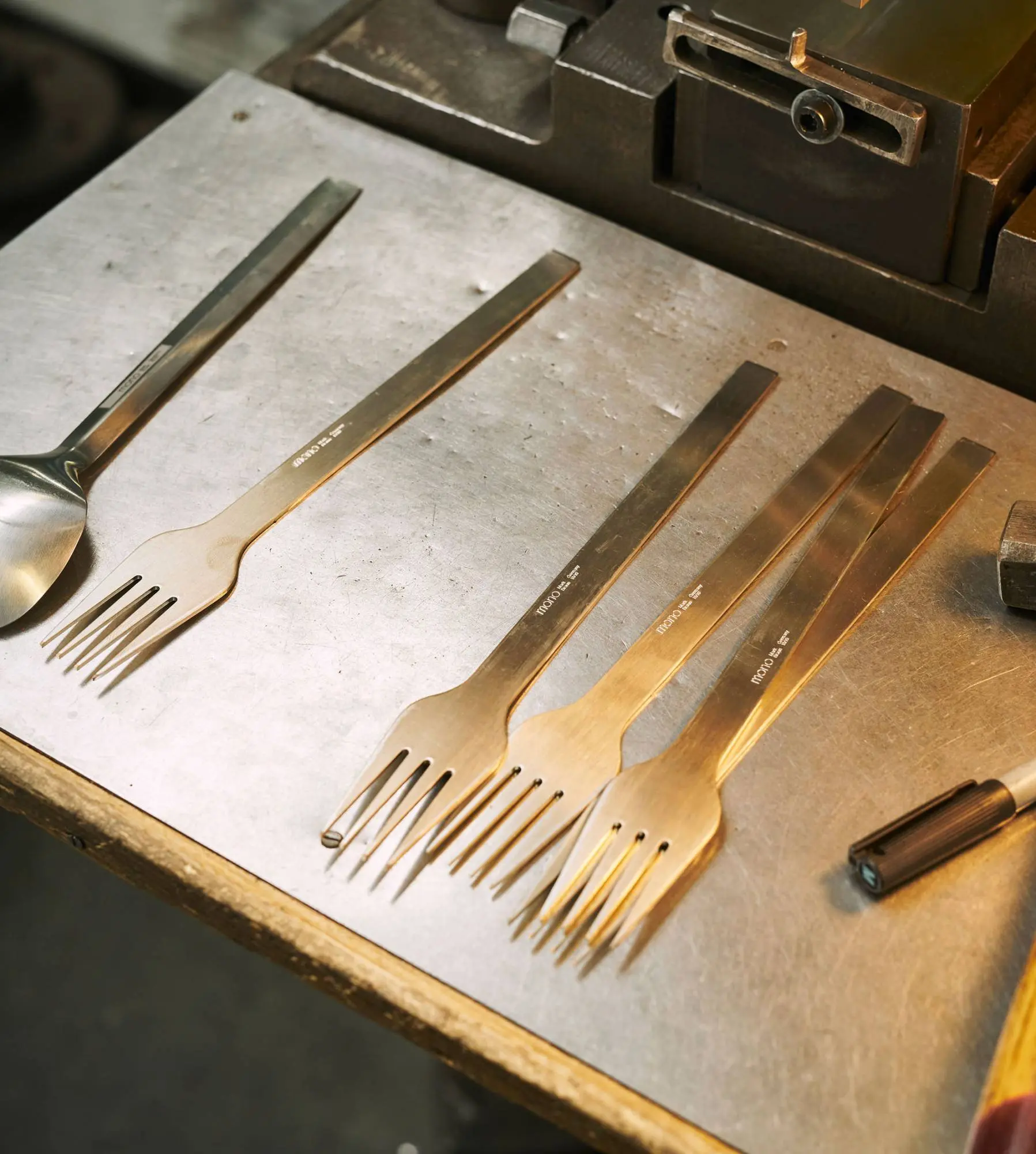 Mono V, 5 Piece Set Place Setting - Image 3